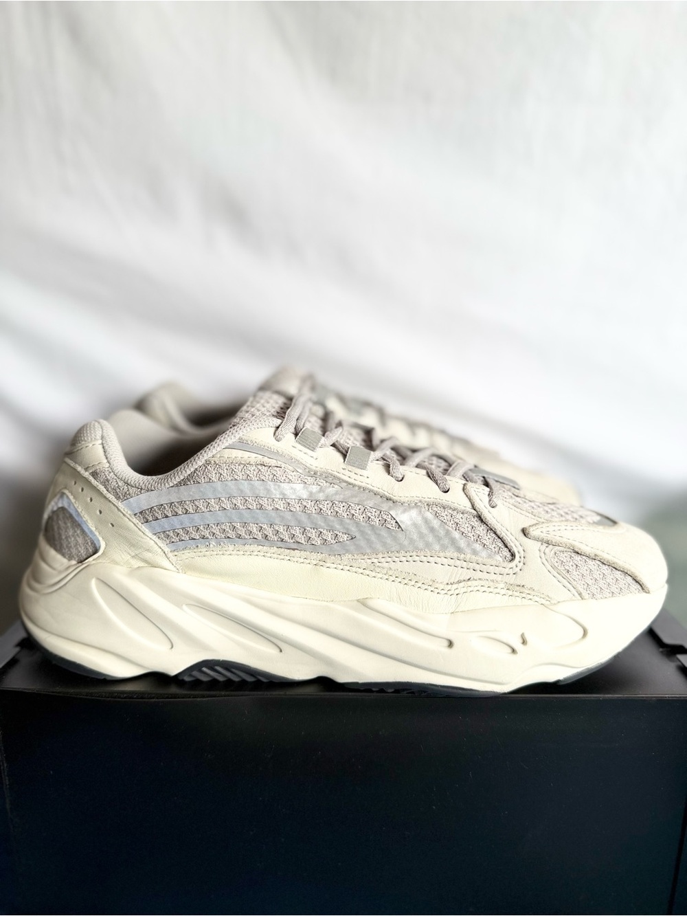 AUTHENTIC Adidas Yeezy Boost 700 V2 Static size 11 EF2829 2018 PRE-OWNED